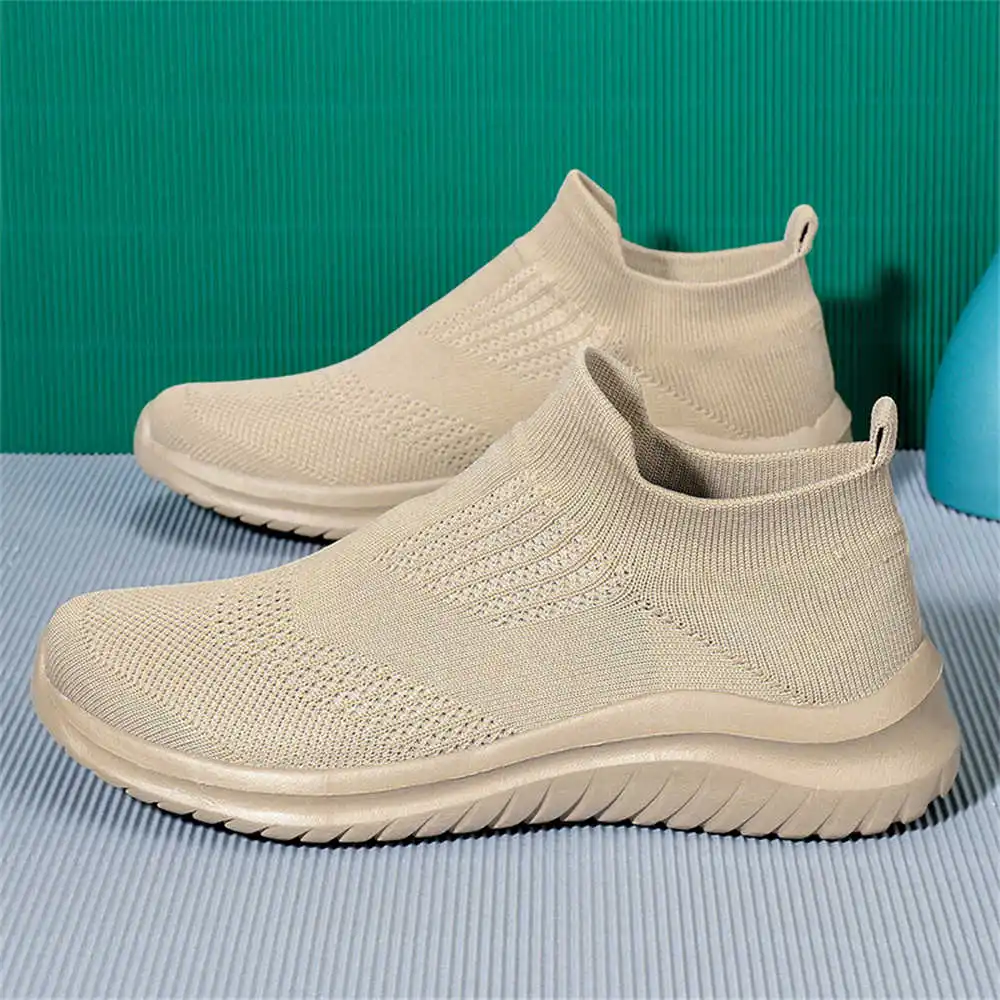 Beige Zachte Nieuwe Nieuwighei - Vintage Fashion Resale recensie en prijs